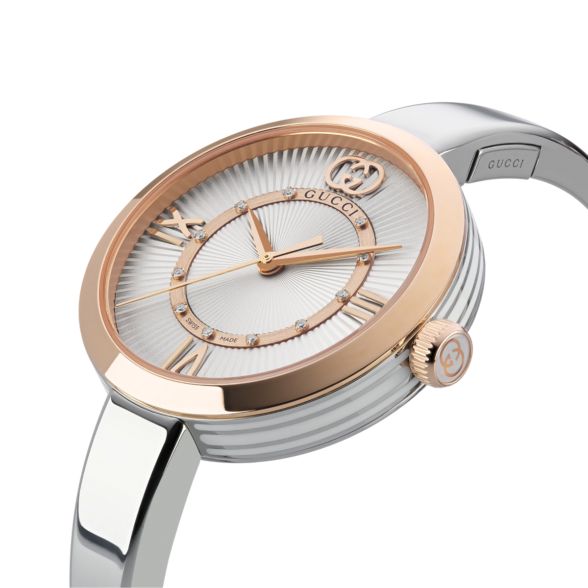 Gucci Model 2000 30mm Swiss Made quartz watch featuring a silver dial, sculptural steel bangle and pink gold-tone bezel
