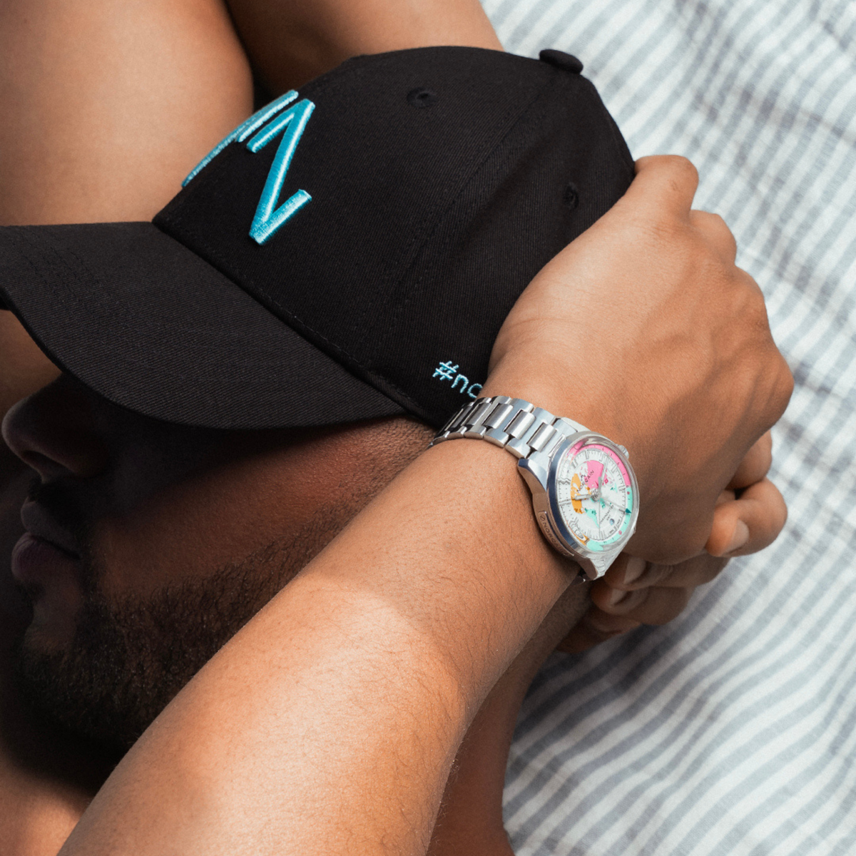 From its colourful world map dial to its practical jumping-hour GMT complication, the NORQAIN Freedom GMT Enjoy Life "Holiday" Limited Edition is built for those who never stop exploring.