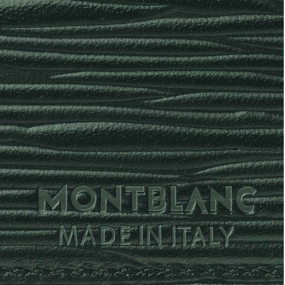 Close up view of the Montblanc Meisterstück 4810 5CC Card Holder British Green Leather