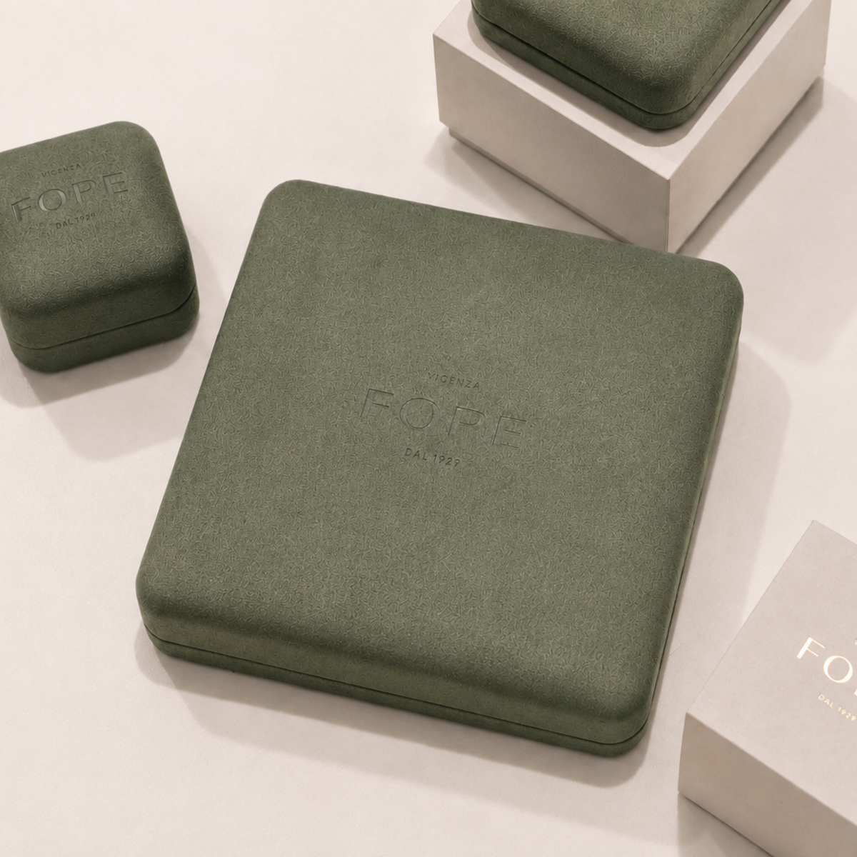From the moment it arrives, your FOPE jewellery is beautifully presented in official packaging, creating a premium unboxing experience to match the craftsmanship within.
