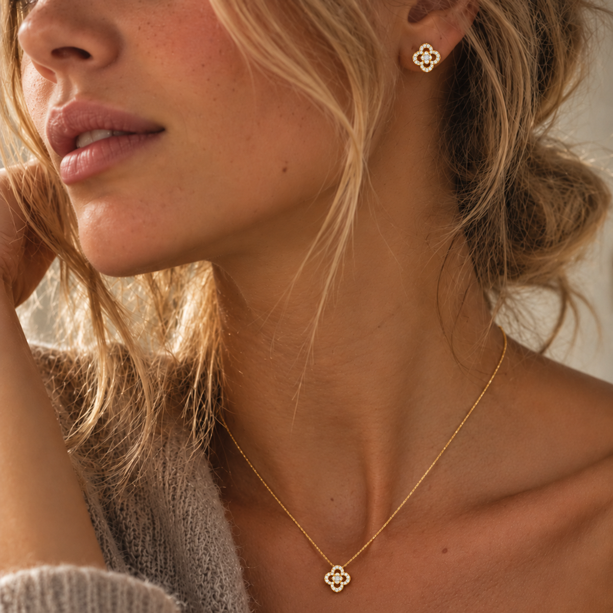 18ct Yellow Gold Diamond Set Clover Pendant Necklace