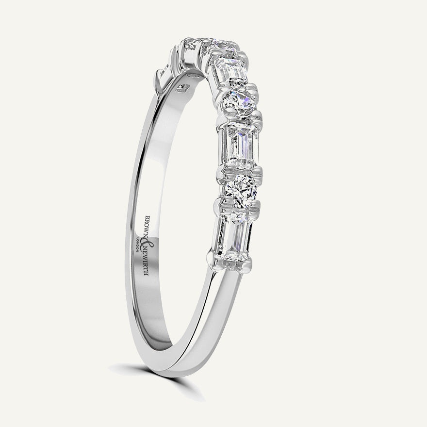 Claw Set With Emerald And Round Cuts Diamond Eternity Ring
