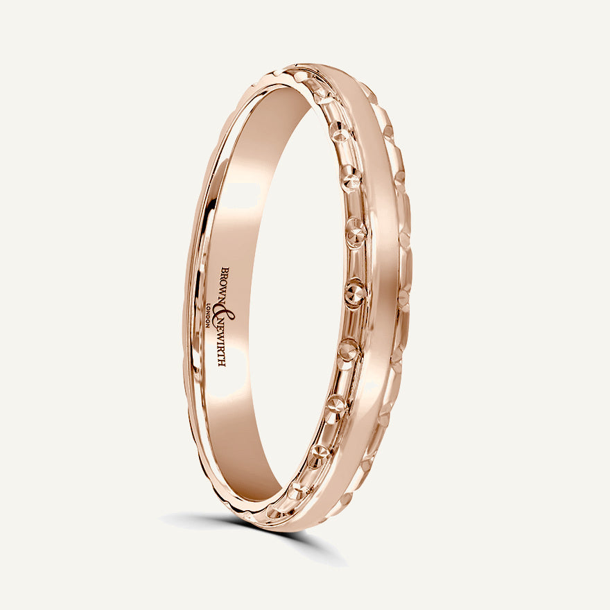 P666 Classic Court Patterned Wedding Ring