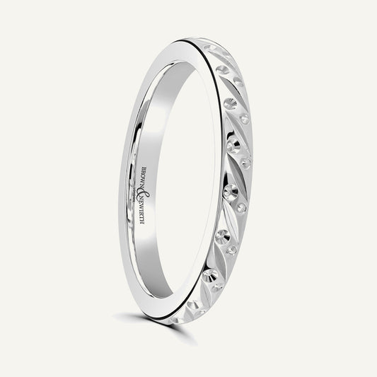 P800 D-Shape Patterned Wedding Ring