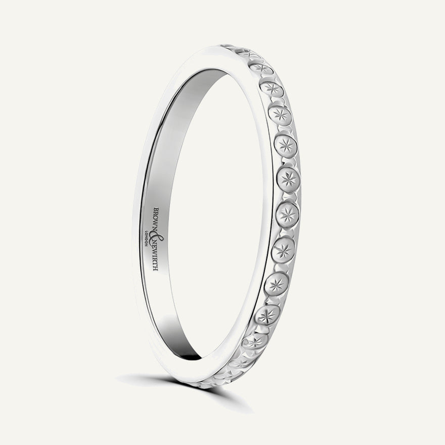 P804 D-Shape Patterned Wedding Ring