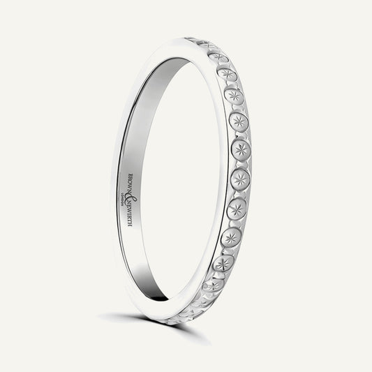 P804 D-Shape Patterned Wedding Ring