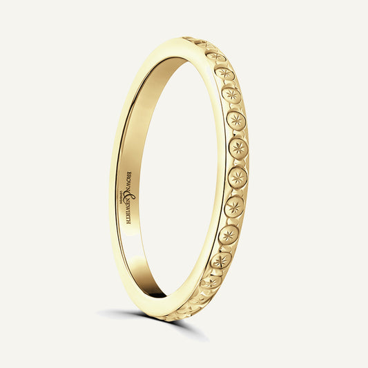 P804 D-Shape Patterned Wedding Ring
