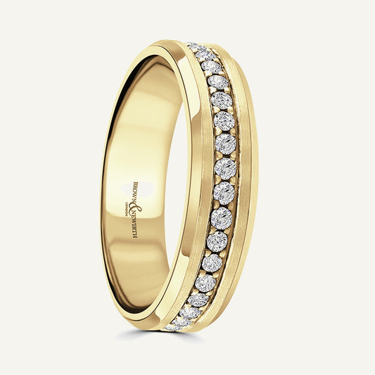 Bevel Edged Flat Top With Grains Set Centre Round Brills Diamond Eternity Ring