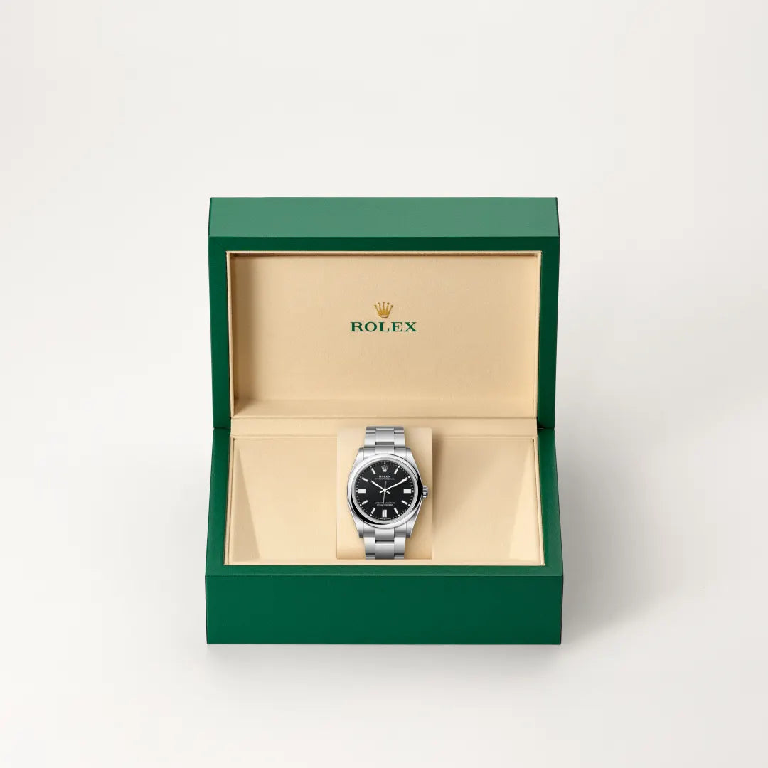 Rolex Oyster Perpetual 36 in Oystersteel with a Black dial, Domed bezel, Oyster, three-piece solid links bracelet