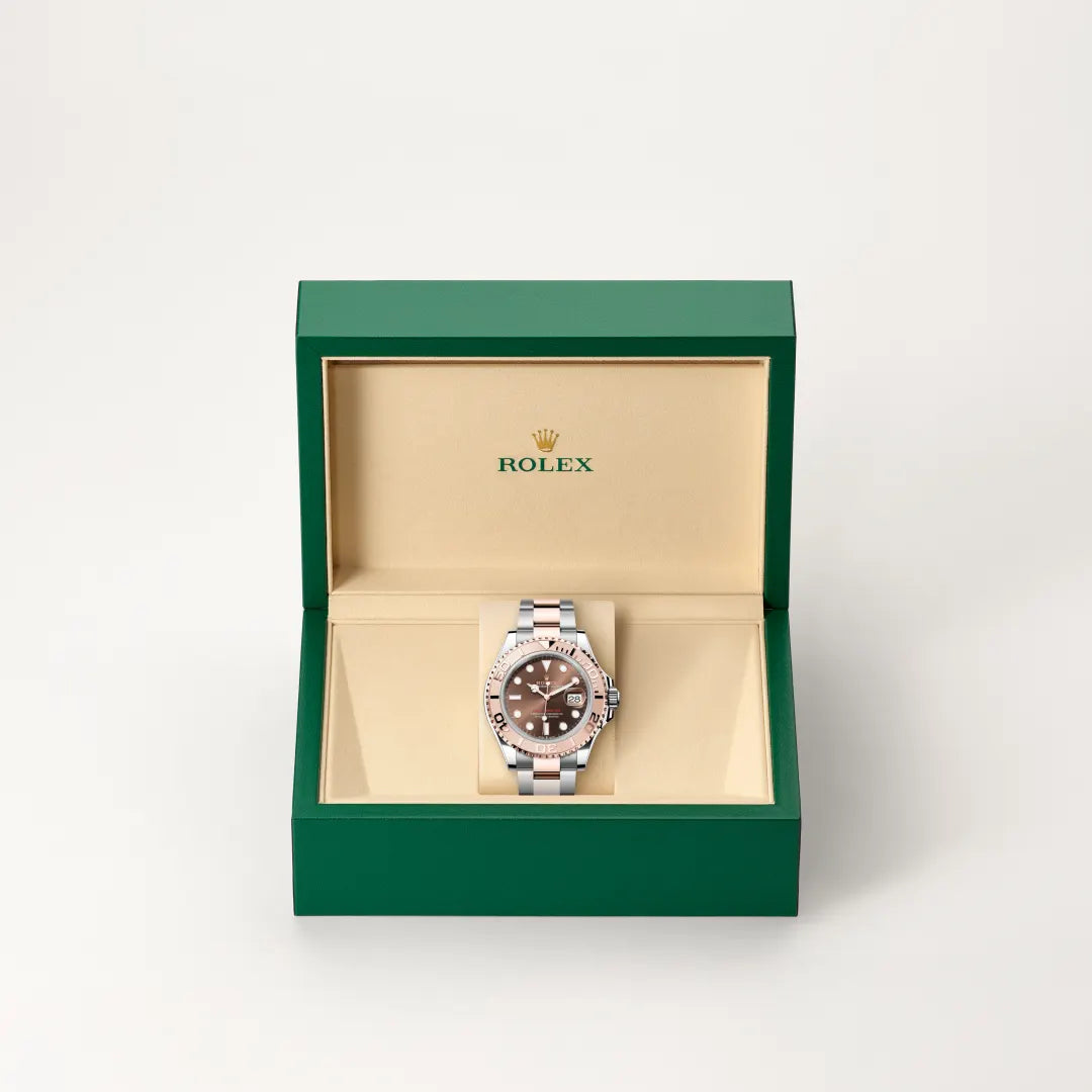 Rolex Yacht-Master 40 in Everose Rolesor - combination of Oystersteel and Everose gold with a Chocolate dial, Everose gold bidirectional rotatable 60-minute graduated with raised numerals bezel, Oyster, three-piece solid links bracelet