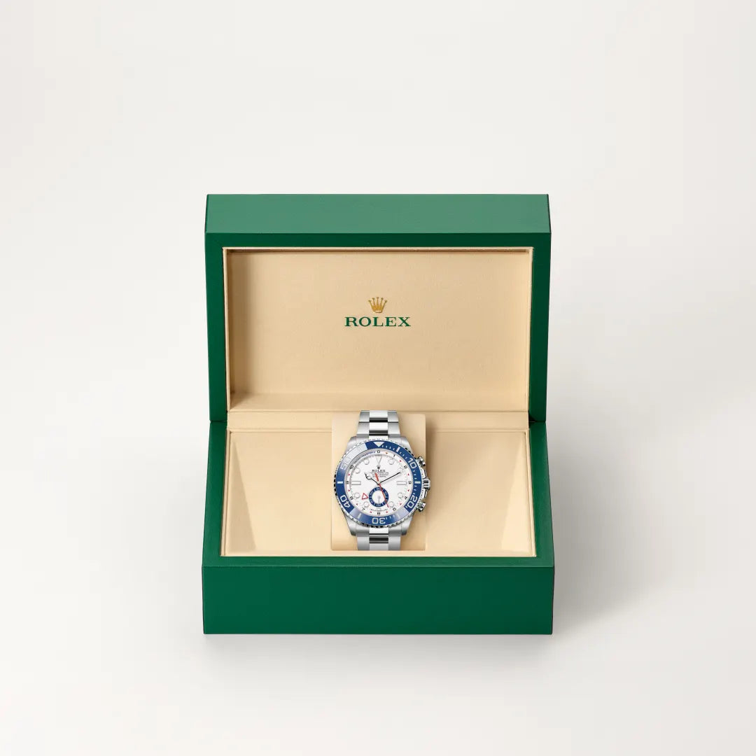 Rolex Yacht-Master II in Oystersteel with a White dial, Bidirectional rotatable 60-minute graduated bezel with blue Cerachrom insert in ceramic. Moulded, recessed graduations and numerals coated with platinum bezel, Oyster, three-piece solid links bracelet