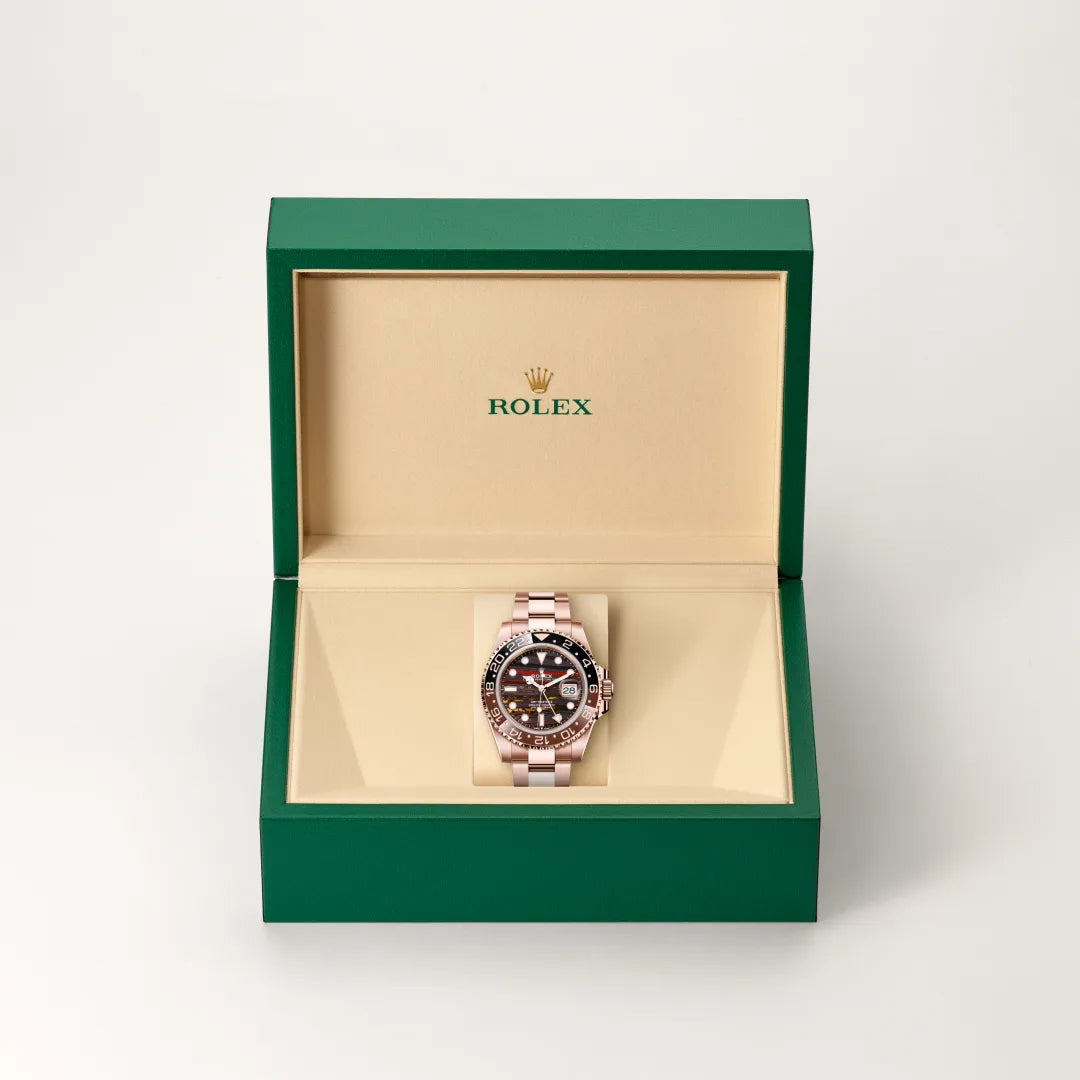 Rolex GMT-Master II in 18 ct Everose gold with a Tiger iron dial, Bidirectional rotatable 24-hour graduated bezel. Two-colour brown and black Cerachrom insert in ceramic, moulded numerals and graduations bezel, Oyster, three-piece solid links bracelet