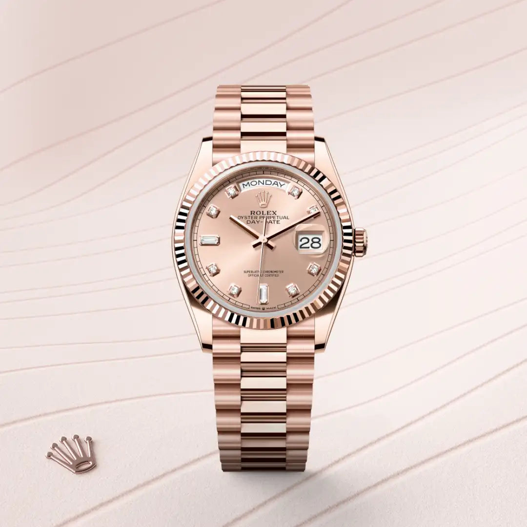 Rolex Day-Date 36 in 18 ct Everose gold with a Rosé-colour set with diamonds dial, Fluted bezel, President, semi-circular three-piece links bracelet