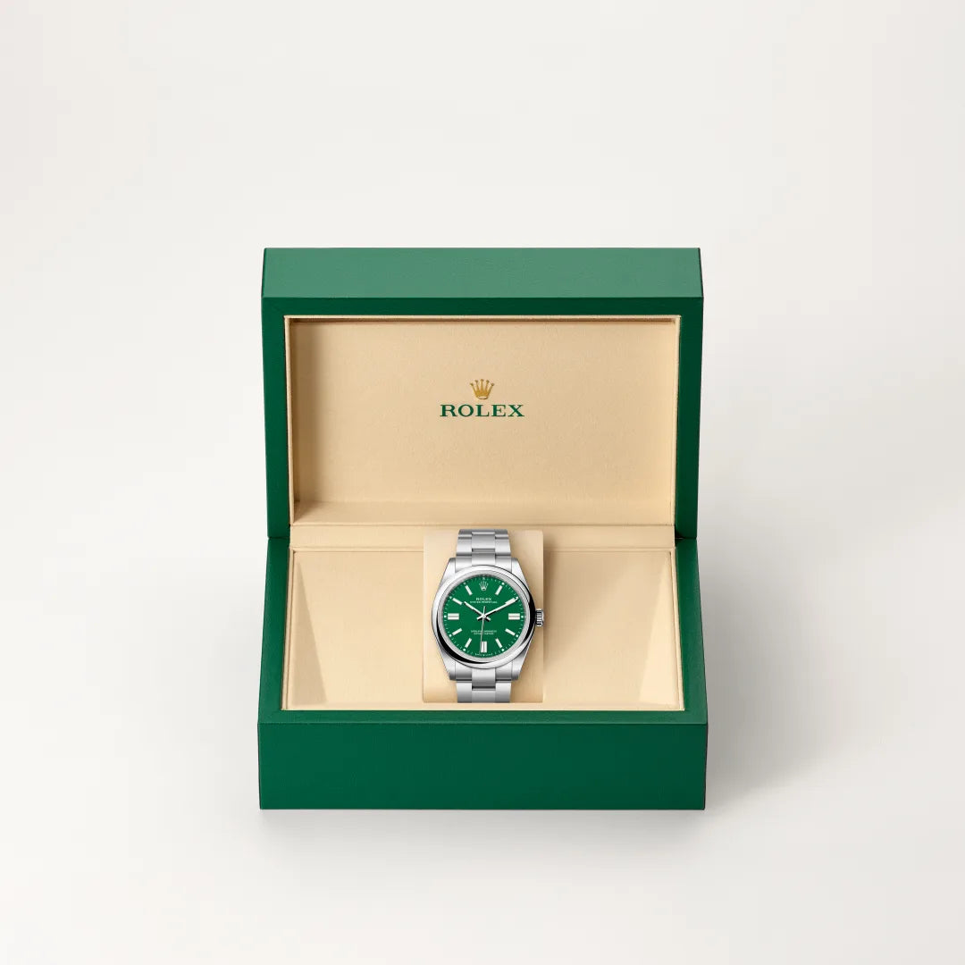 Rolex Oyster Perpetual 41 in Oystersteel with a Green dial, Domed bezel, Oyster, three-piece solid links bracelet