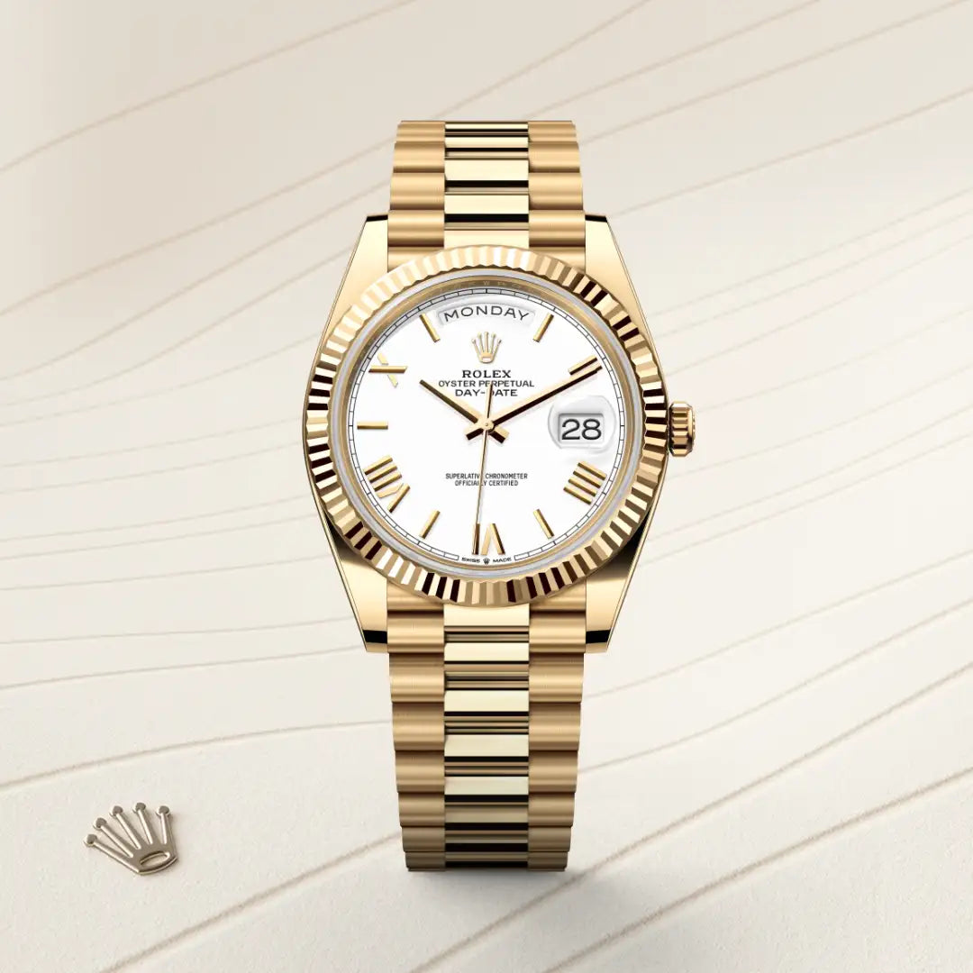 Rolex Day-Date 40 in 18 ct yellow gold with a White dial, Fluted bezel, President, semi-circular three-piece links bracelet