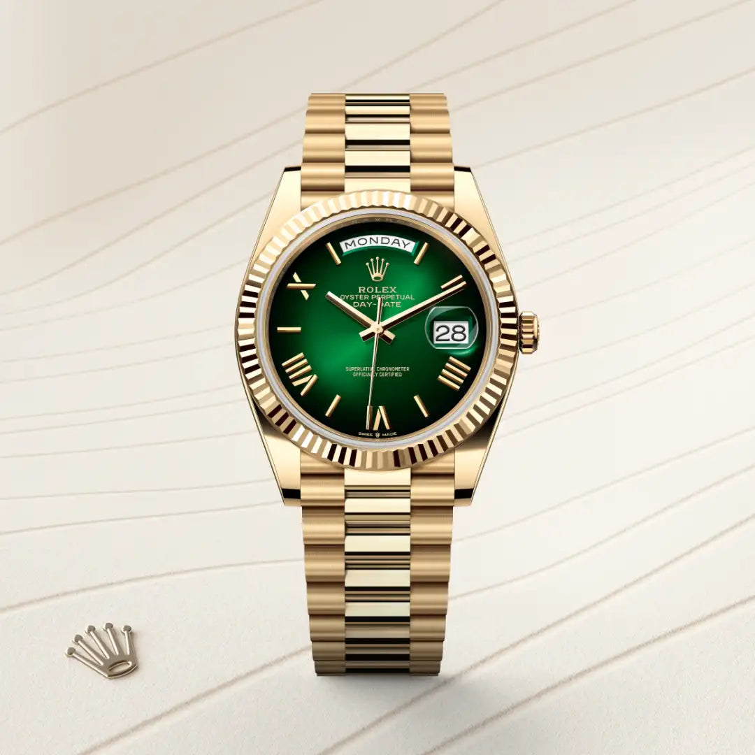 Rolex Day-Date 40 in 18 ct yellow gold with a Green ombré dial, Fluted bezel, President, semi-circular three-piece links bracelet