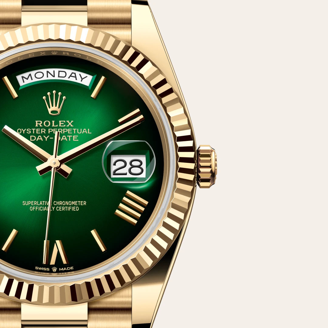 Rolex Day-Date 40 in 18 ct yellow gold with a Green ombré dial, Fluted bezel, President, semi-circular three-piece links bracelet