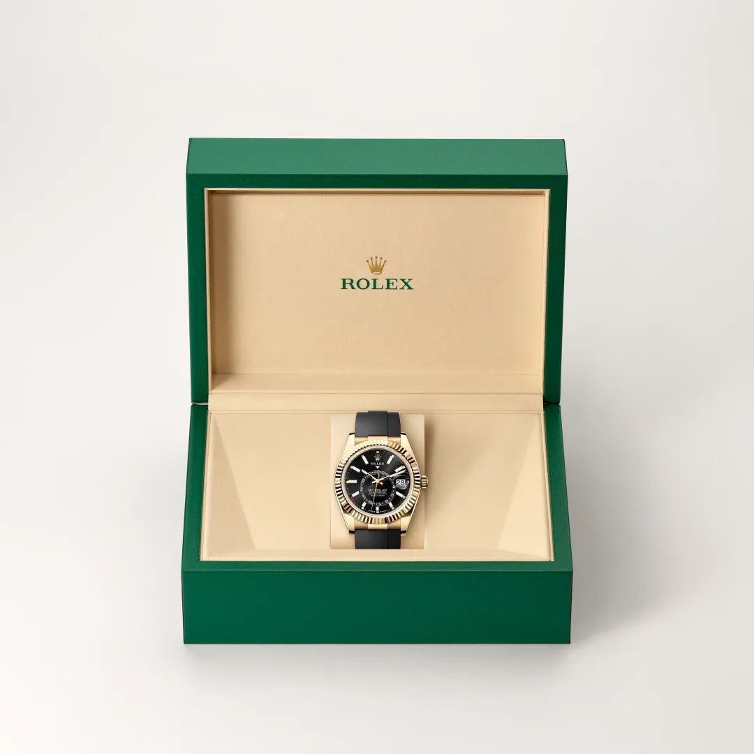 Rolex Sky-Dweller in 18 ct yellow gold with a Bright black dial, Fluted, bidirectional rotatable Rolex Ring Command bezel, Oysterflex bracelet