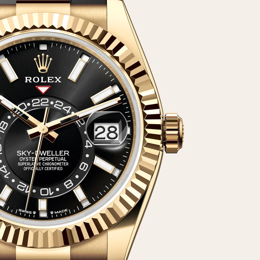 Rolex Sky-Dweller in 18 ct yellow gold with a Bright black dial, Fluted, bidirectional rotatable Rolex Ring Command bezel, Oysterflex bracelet